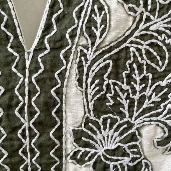 Chico’s Linen Blend Moss Green Floral Applique Tunic Top 2 12 M - Picture 3 of 7